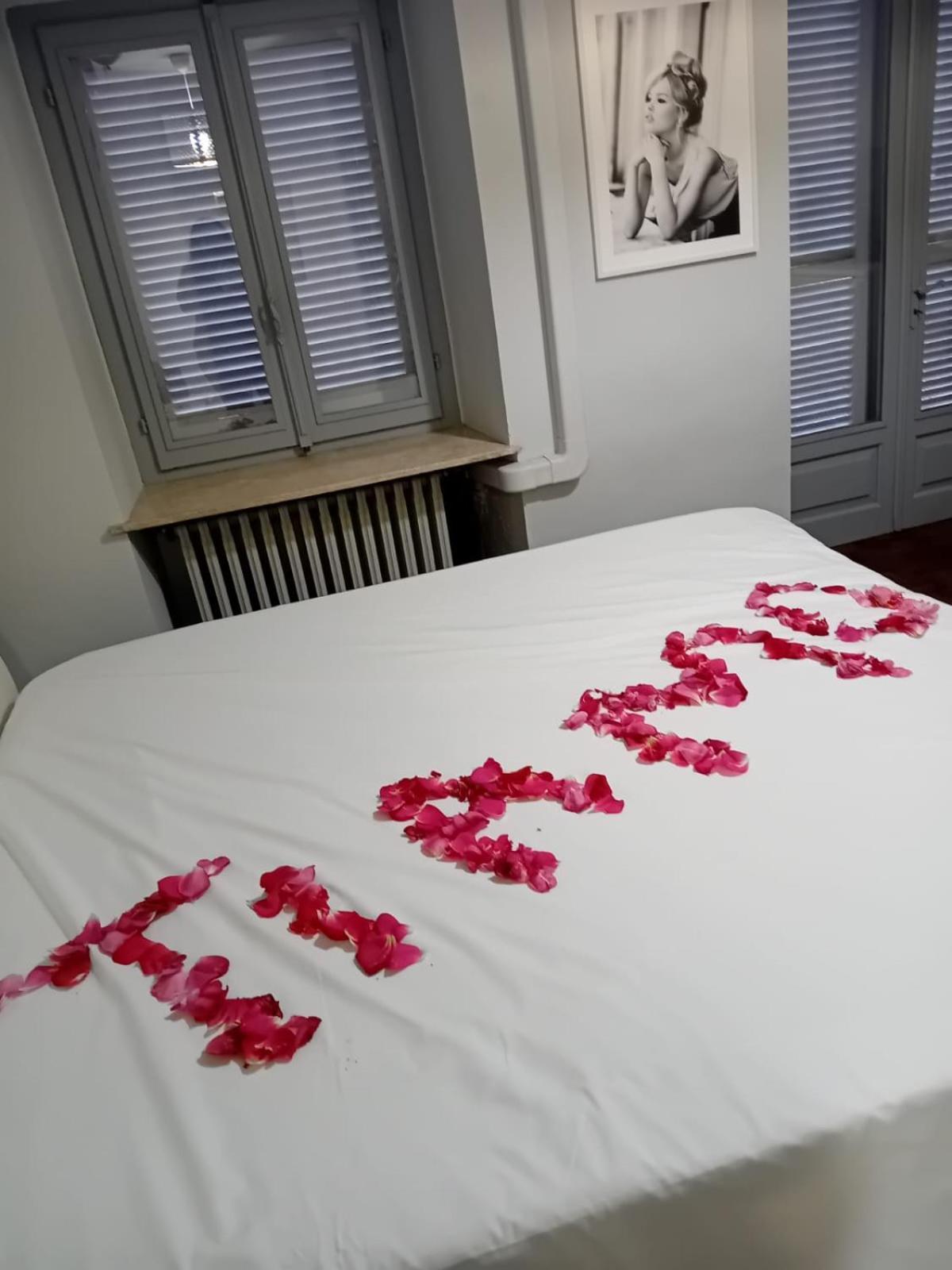La Casa Di Cate & Adry Bed & Breakfast Envie Eksteriør bilde